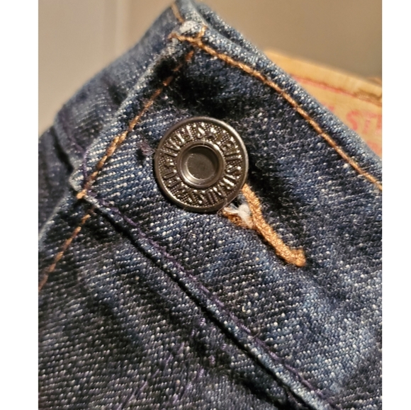 Levi denim shorts, like new - Picture 6 of 7